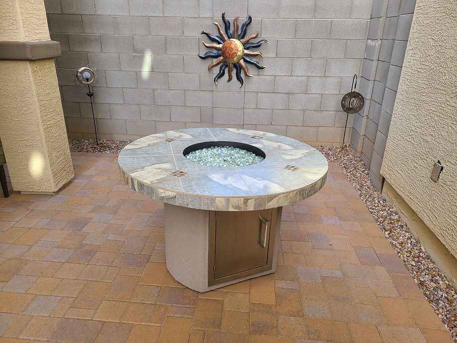 Bahama Round Outdoor Fire Table – 35,000 BTU Dining Height With Tri-Fuel Flexibility (LP, NG & Wood)