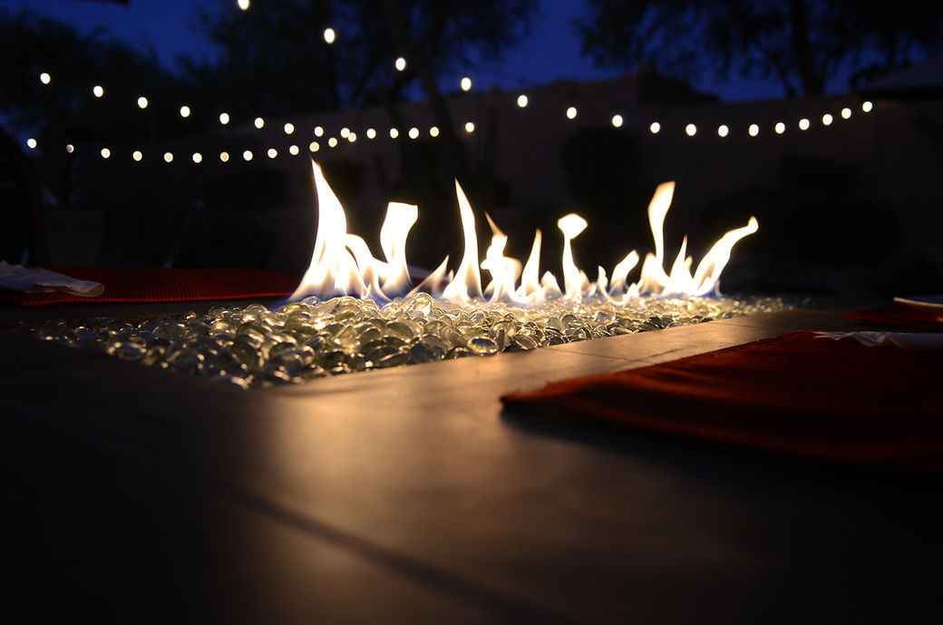 Entertainer 6 Ft Outdoor Fire Pit Table With Fire Glass, Flame Control & LP/NG Dual-Fuel Compatibility